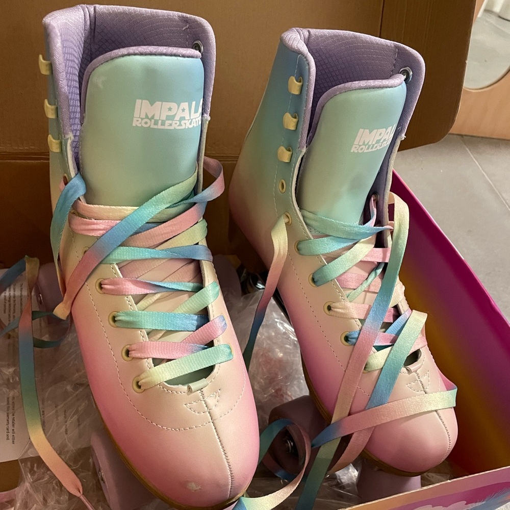 NEW - IMPALA RAINBOW ROLLER SKATED SIZE 9 WMNS